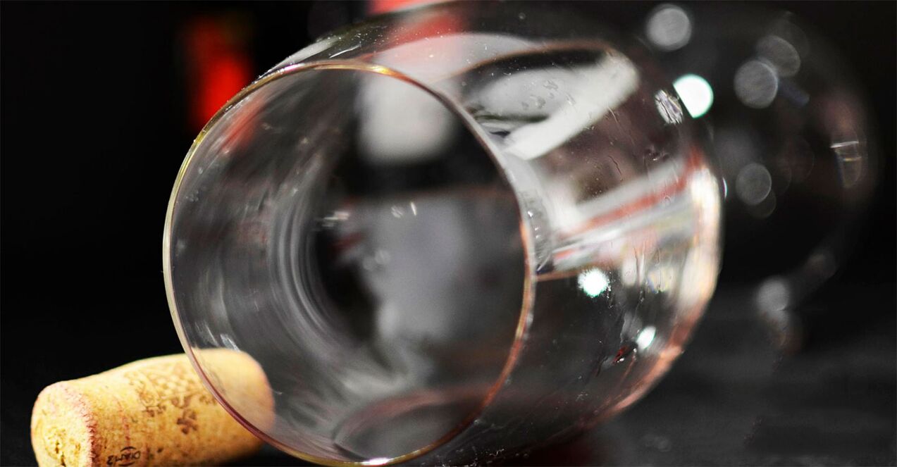 Signs of alcoholism in men